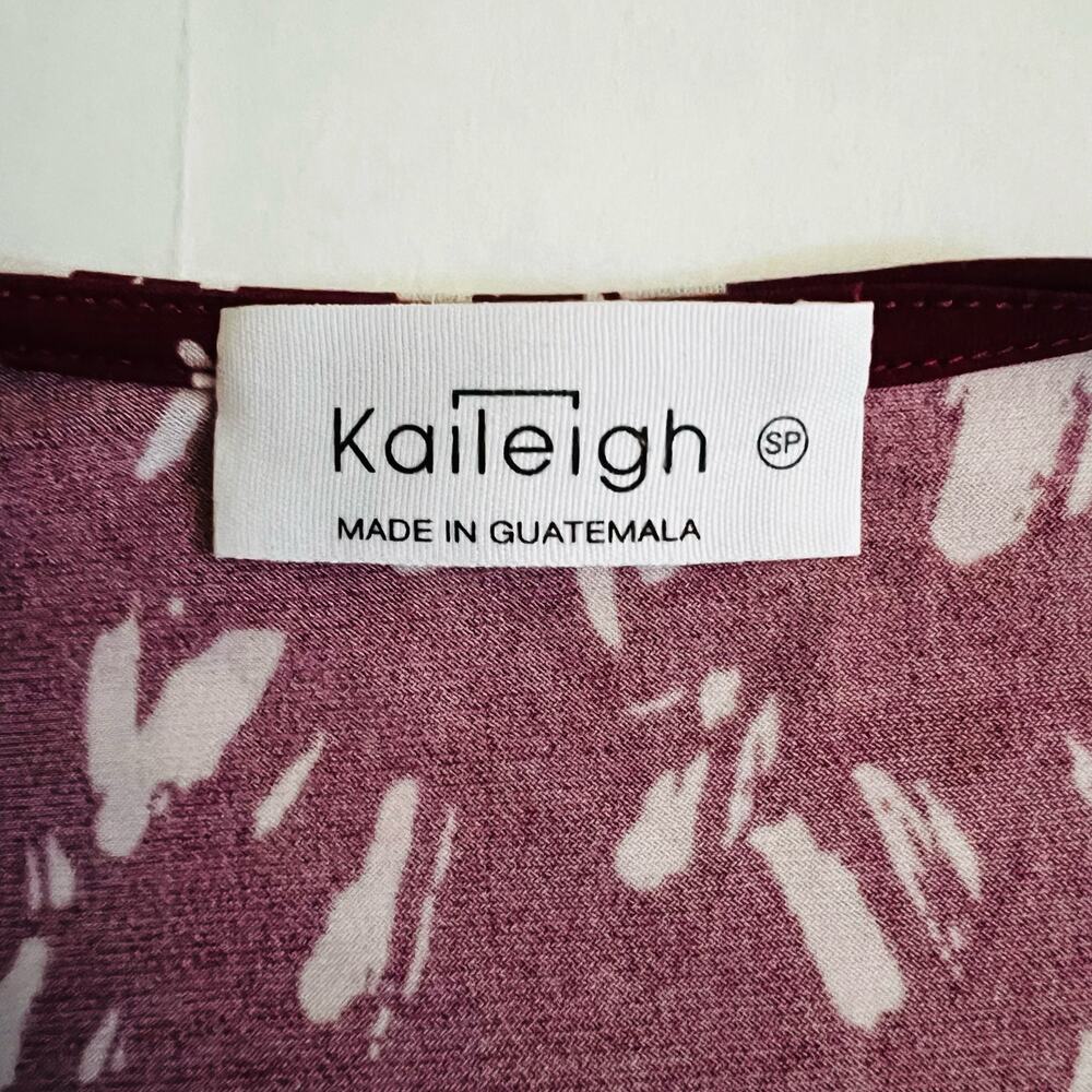 Kaileigh Printed Sleeveless Faux Wrap Dress Size SP Small Burgundy Cream - Picture 3 of 6